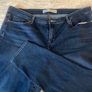 LEVIS Women’s size 20 LEVI straight leg denim jeans.